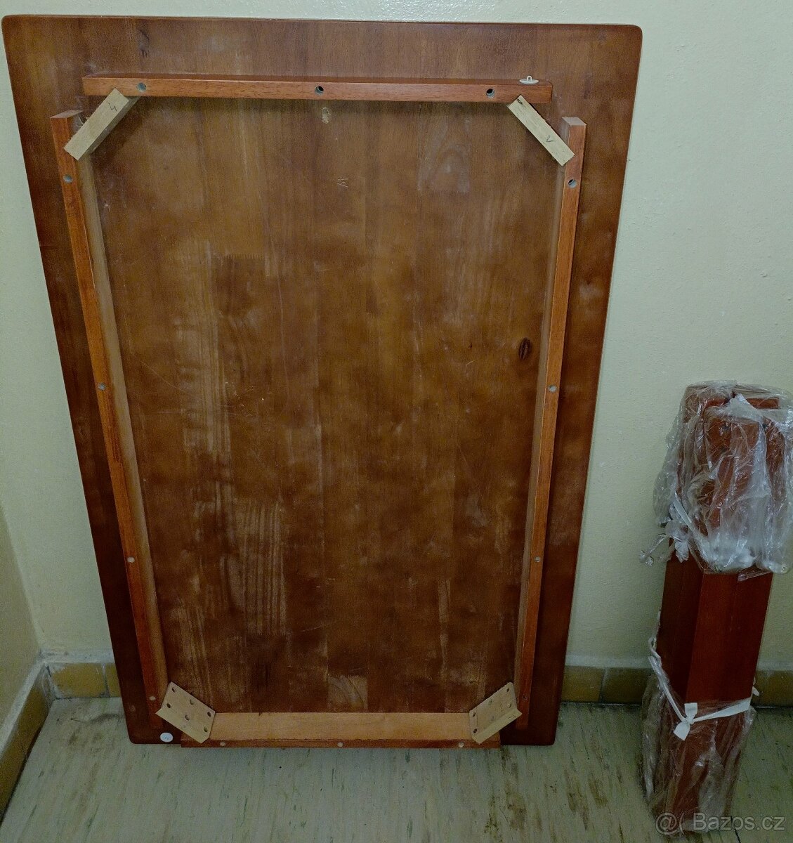 Stůl celodřevěný - 4