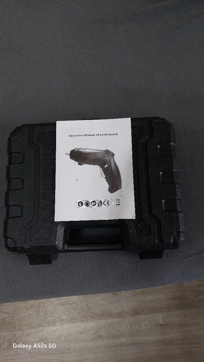 Aku šroubovák s příslušenstvím v kufříku. - 4