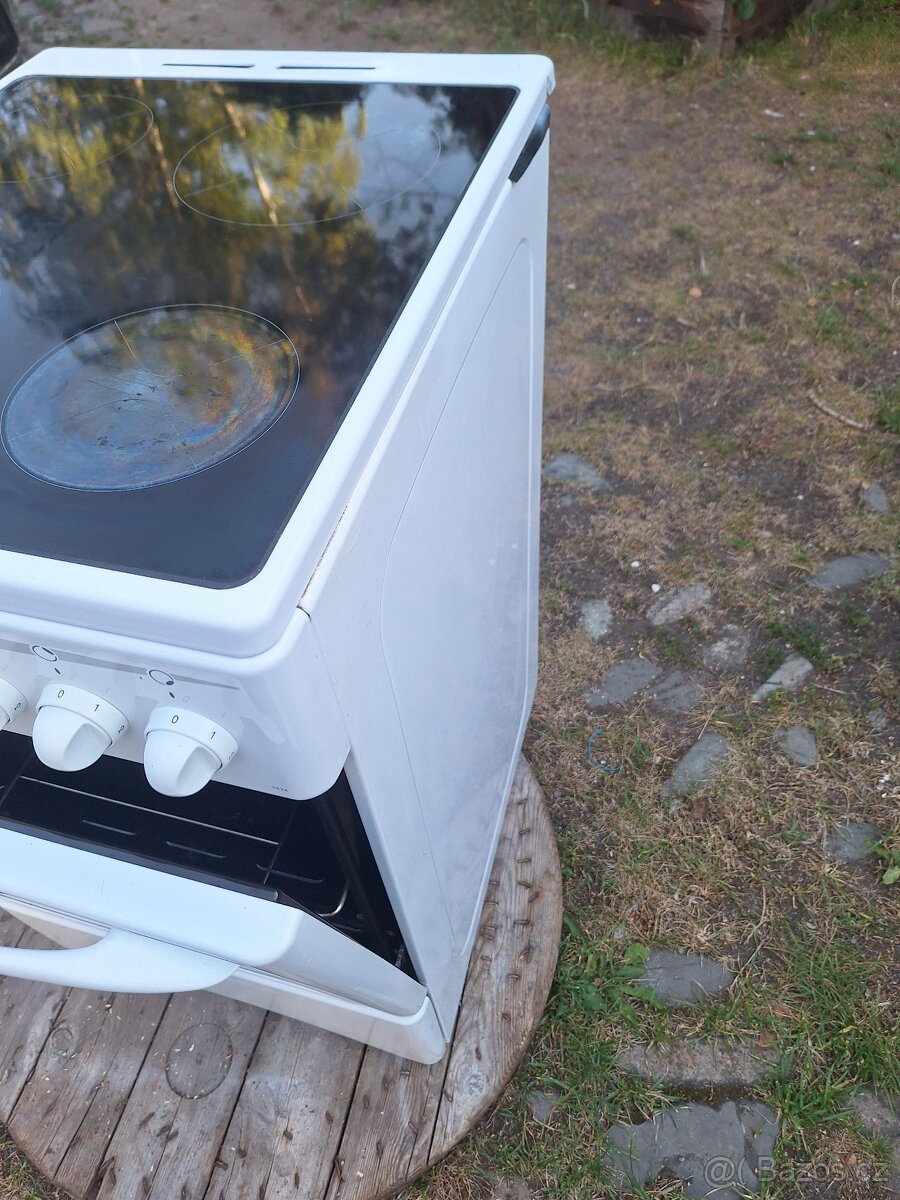 Elektrický sporák Mora na 220.v - 4