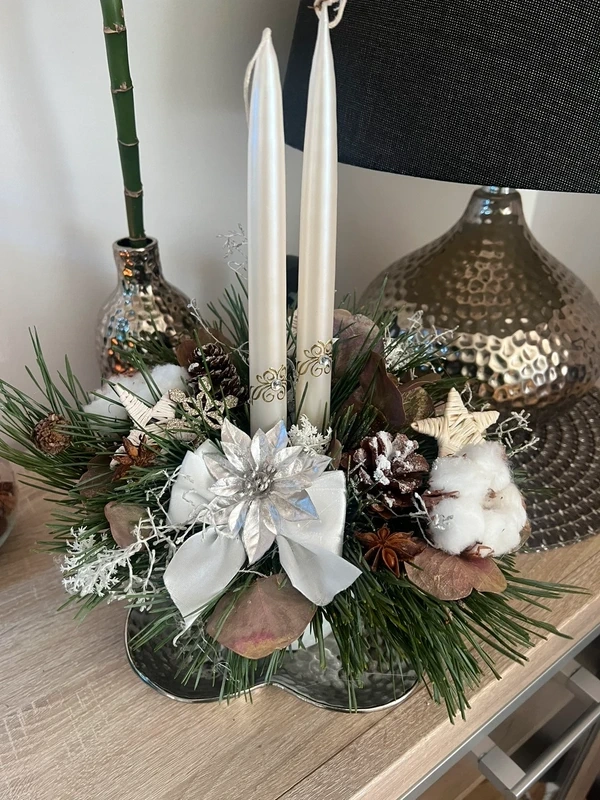 Vánoční svícen s konickou svíčkou na prodej - 4