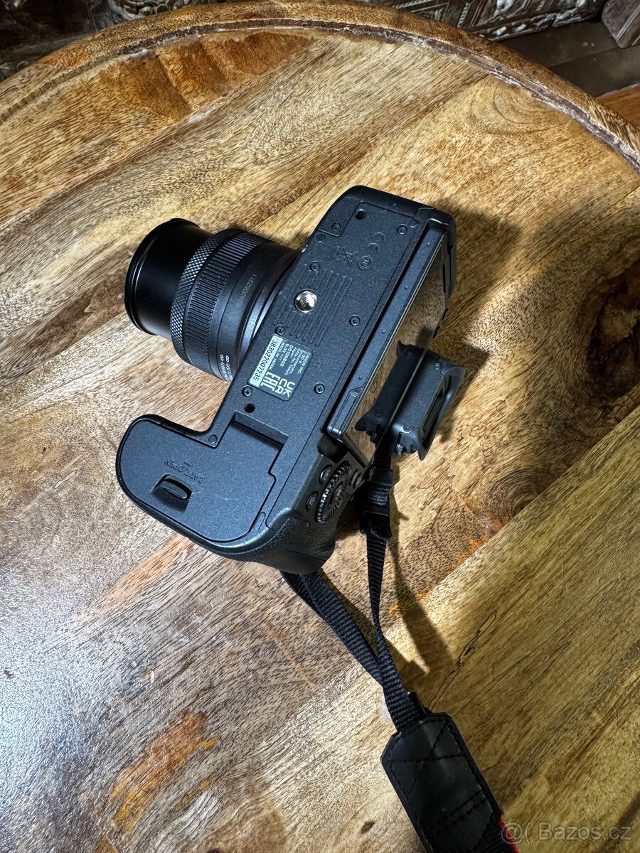 Canon EOS R6 s objektivom Canon 18-45mm - 4