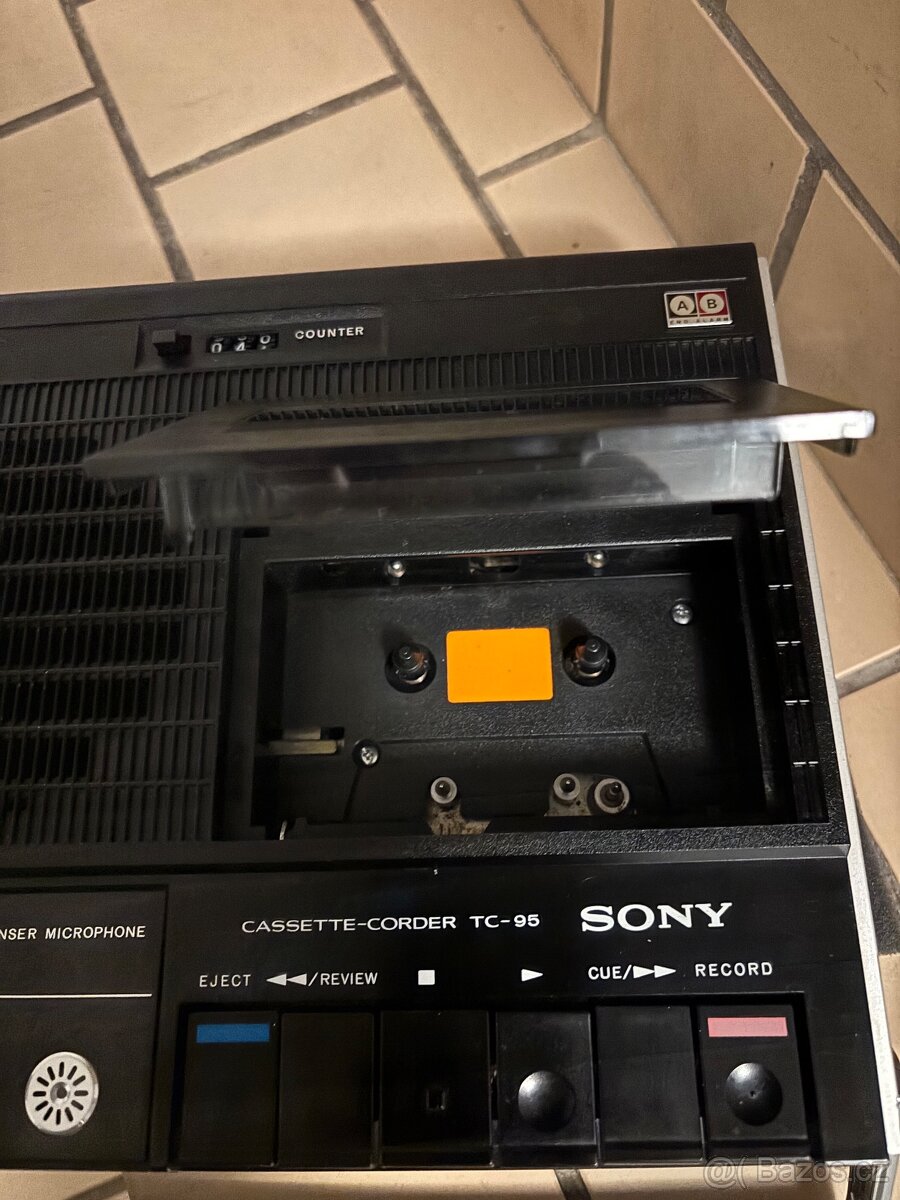 SONY. Kazetový magnetofon - 4