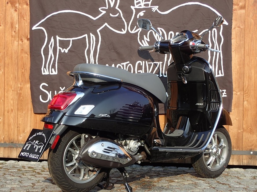 VESPA GTS 300 Super - 4