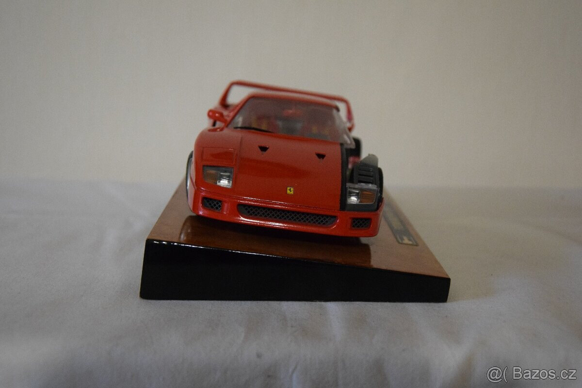 Ferrari F 40 řez 1:18 - 4
