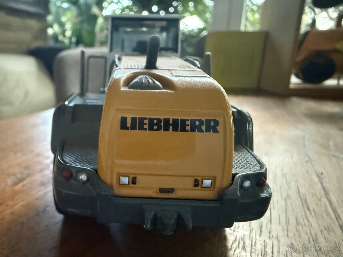 Nakladac Liebherr - 4