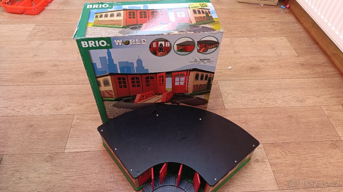 Vláčky garáž - 4