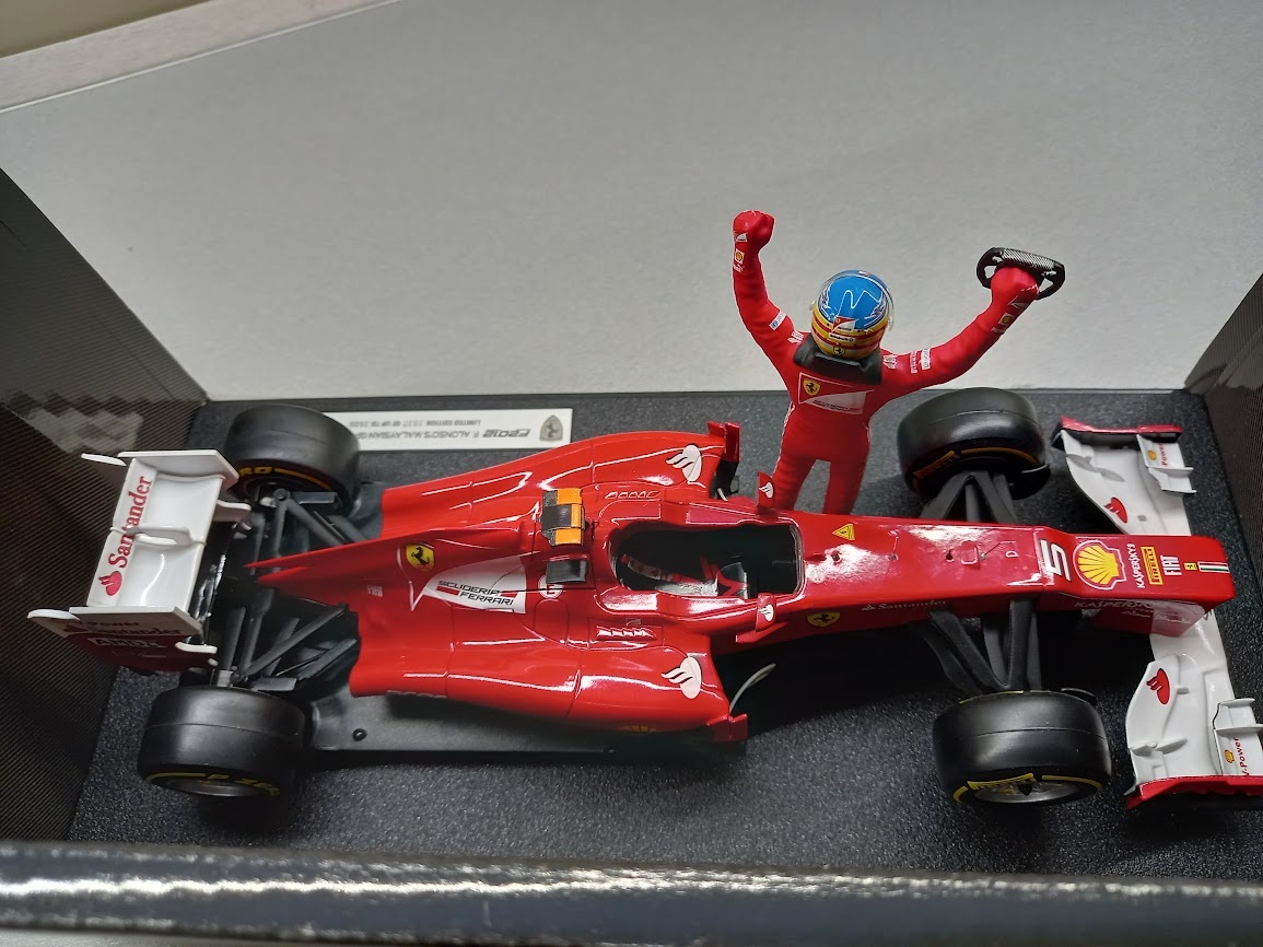 F1 FERRARI F2012 VÍTĚZ GP MALAYSIE 2012 ALONSO HOTWHEELS - 4
