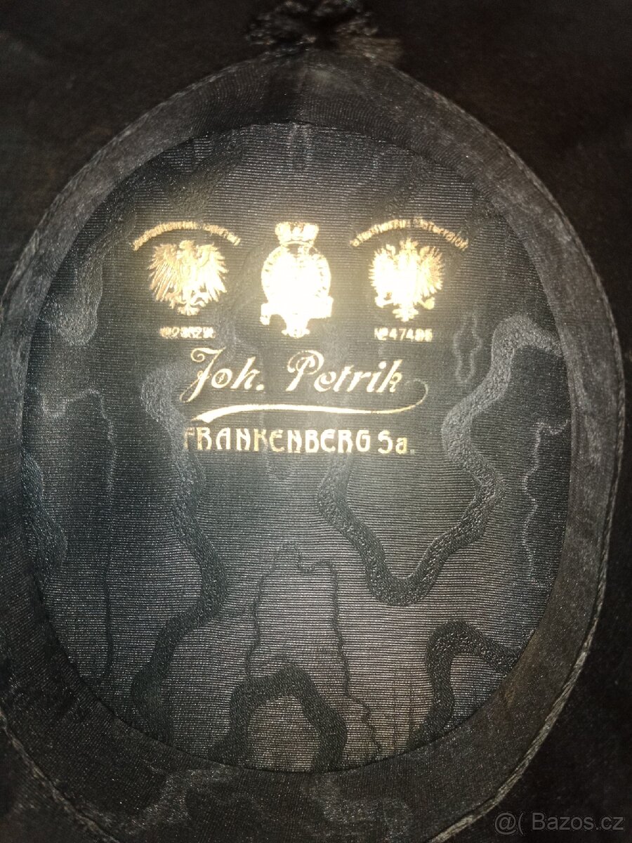 klobouk po pradědovi a obrazy - 4