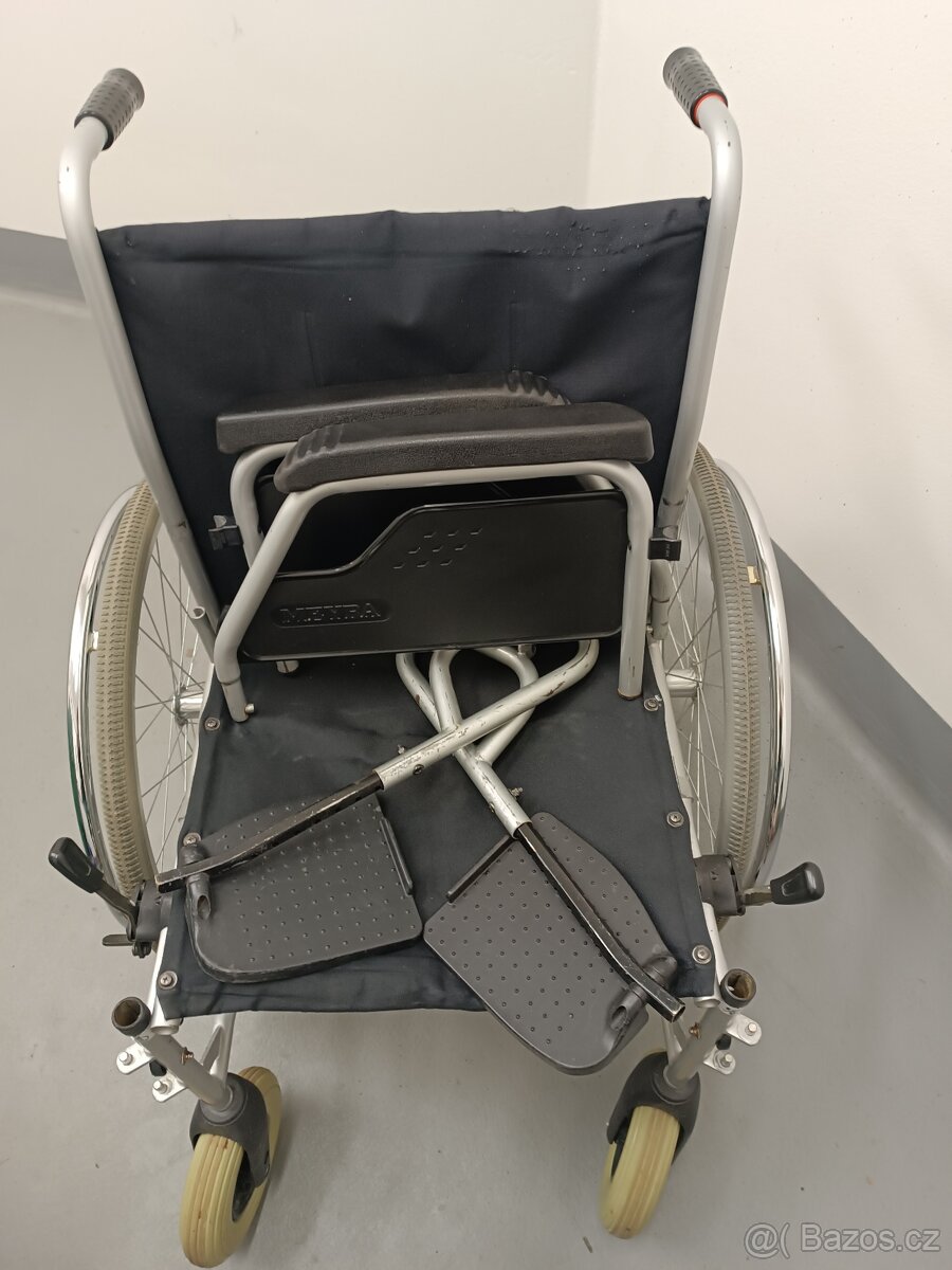 Mechanický invalidní vozík. - 4