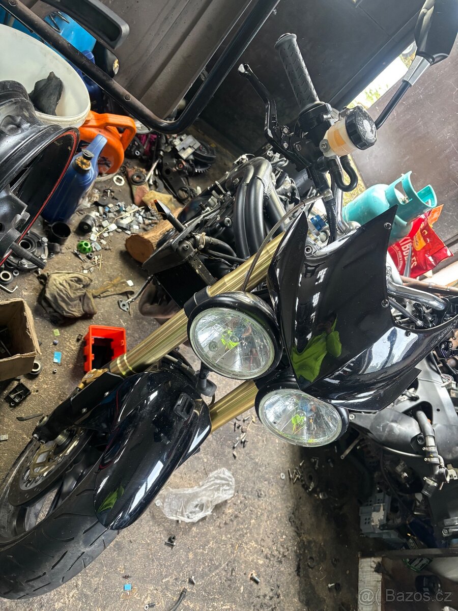 Rozprodam Triumph Speed Triple 1050 05-07 na nahradni dily. - 4