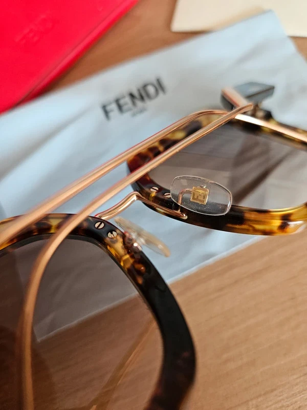 Sluneční brýle Fendi - 4