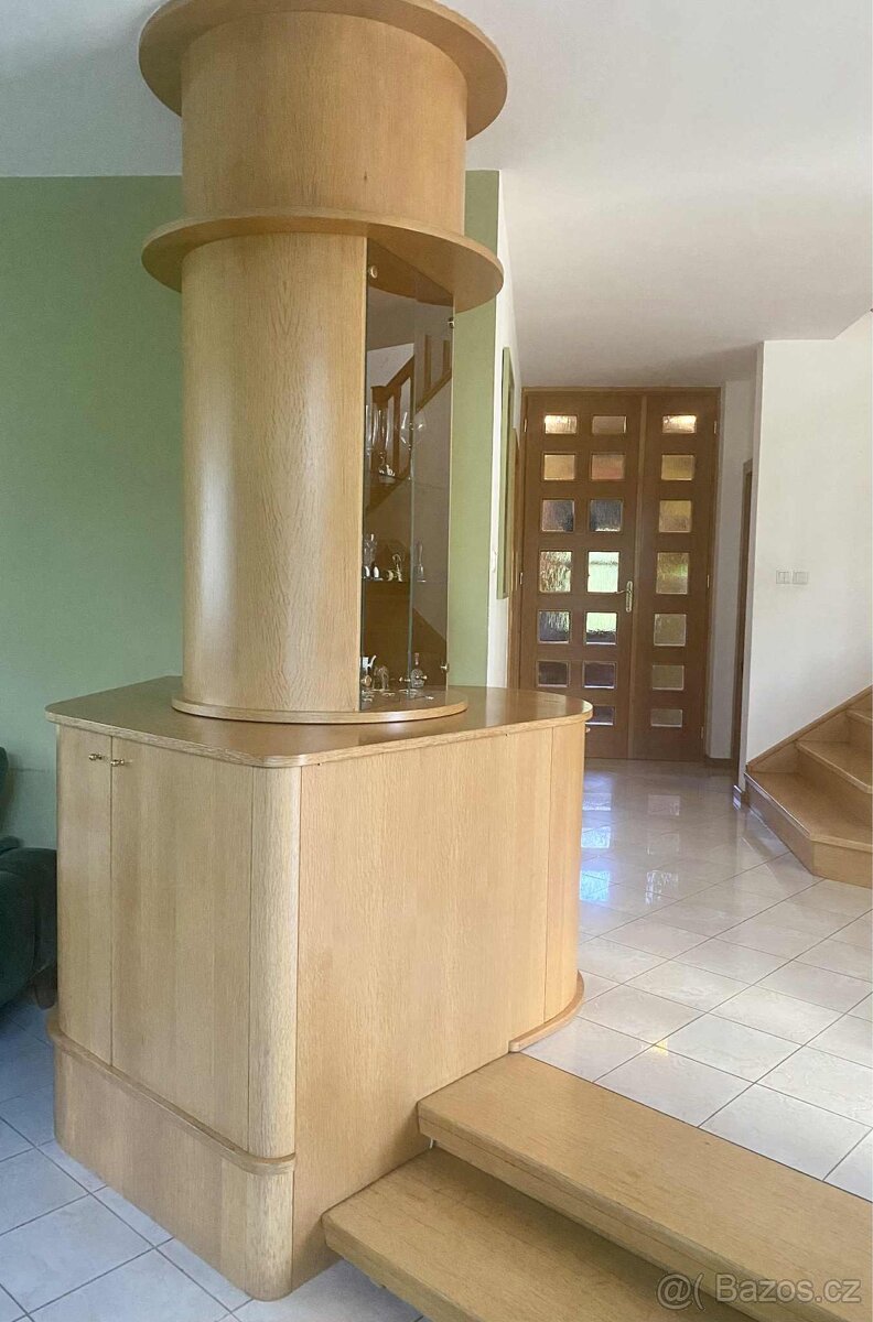 Vitrína se skříňkou k rychlému odvozu - 4