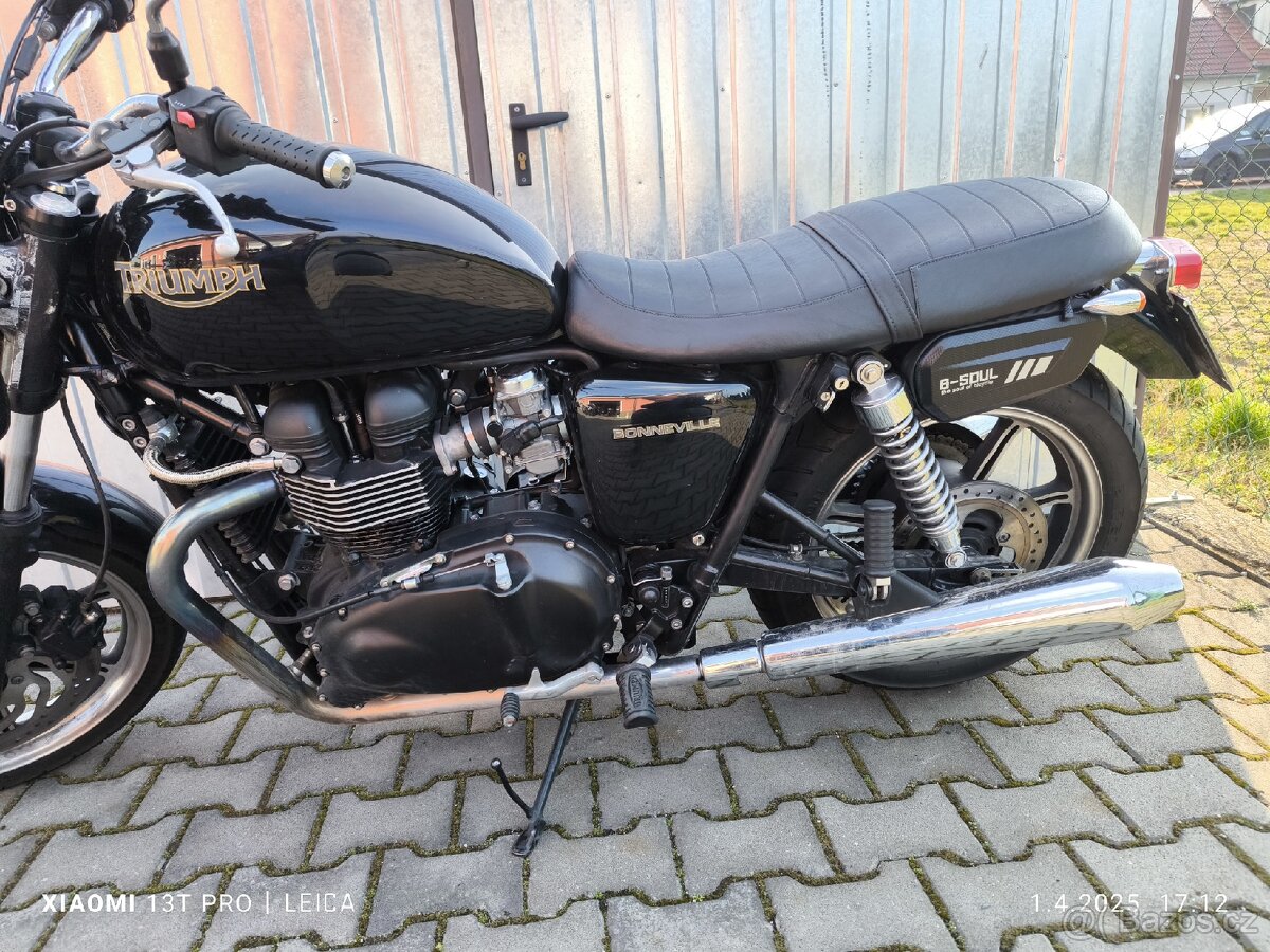 Triumph Bonneville SE - 4