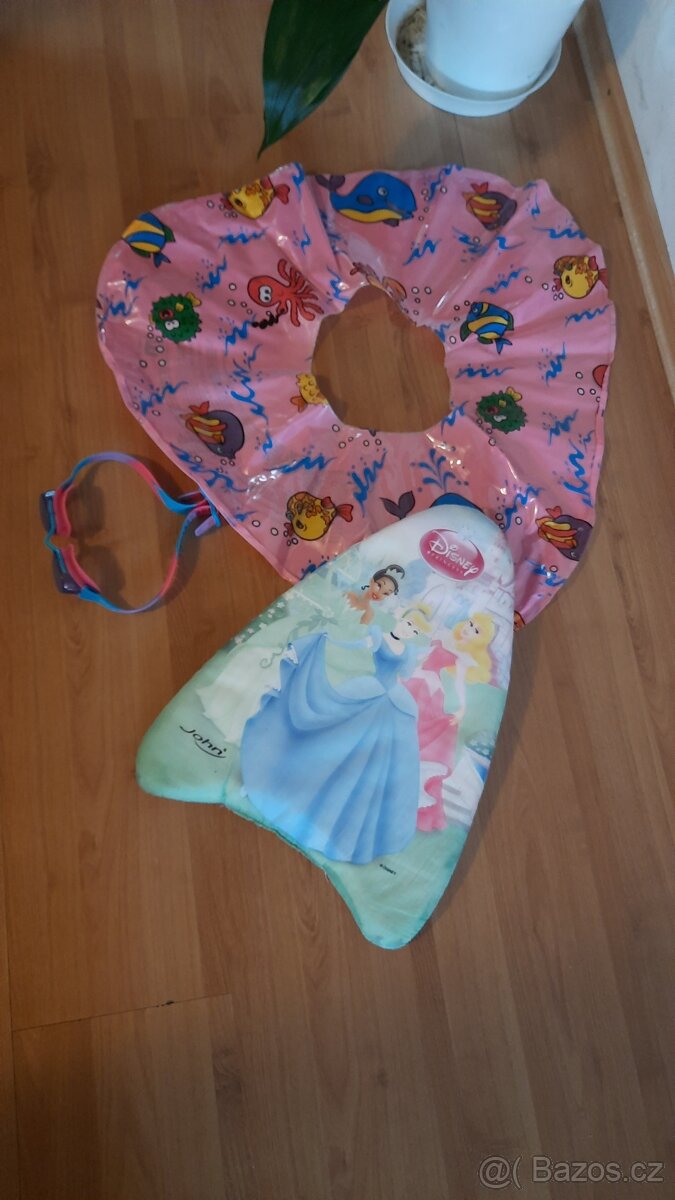 Plavací deska, kruh, potápěčské brýle - 4