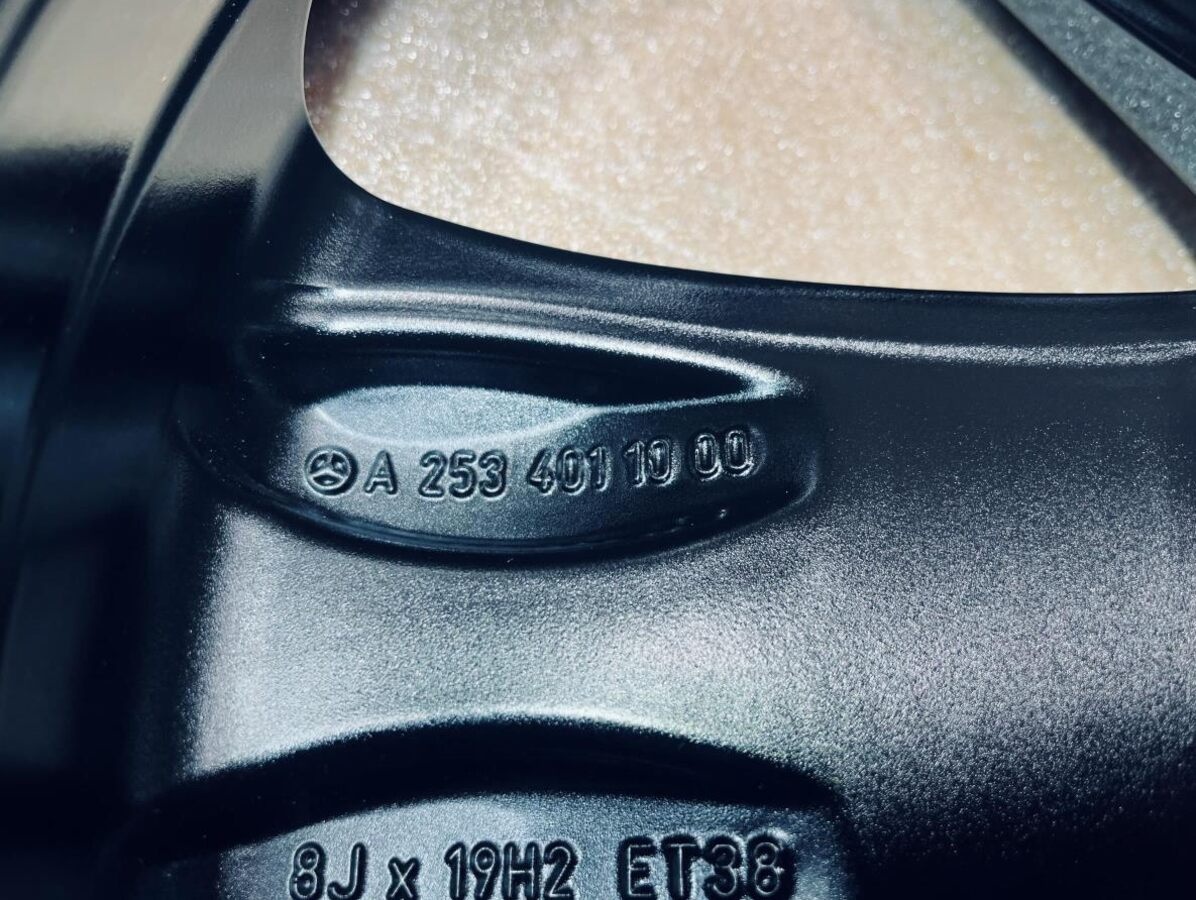 Originál sada Mercedes GLC R19 - 4