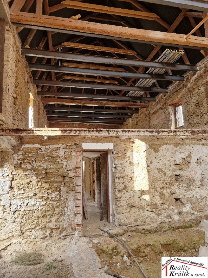 Dvoupatrový dům s podkrovím a zahradou, 3km od K.Hory - 4