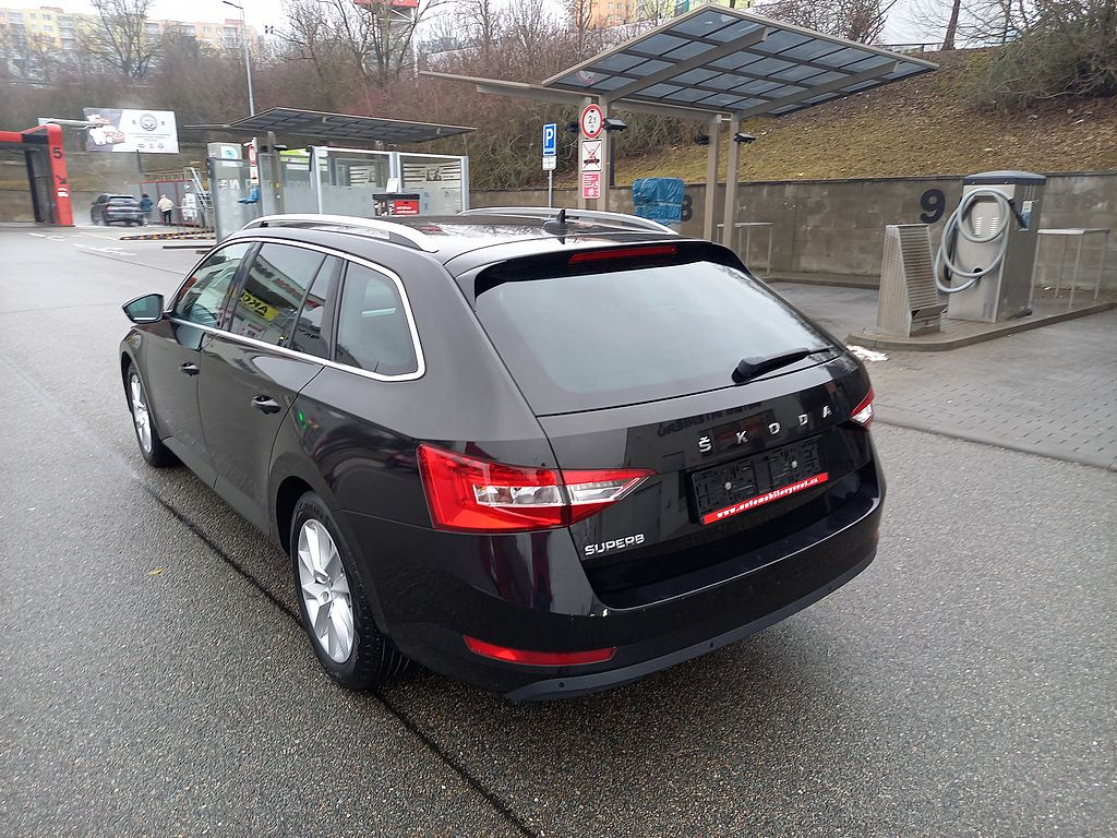Škoda Superb, 2.0TDi DSG-Navi-LED - 4