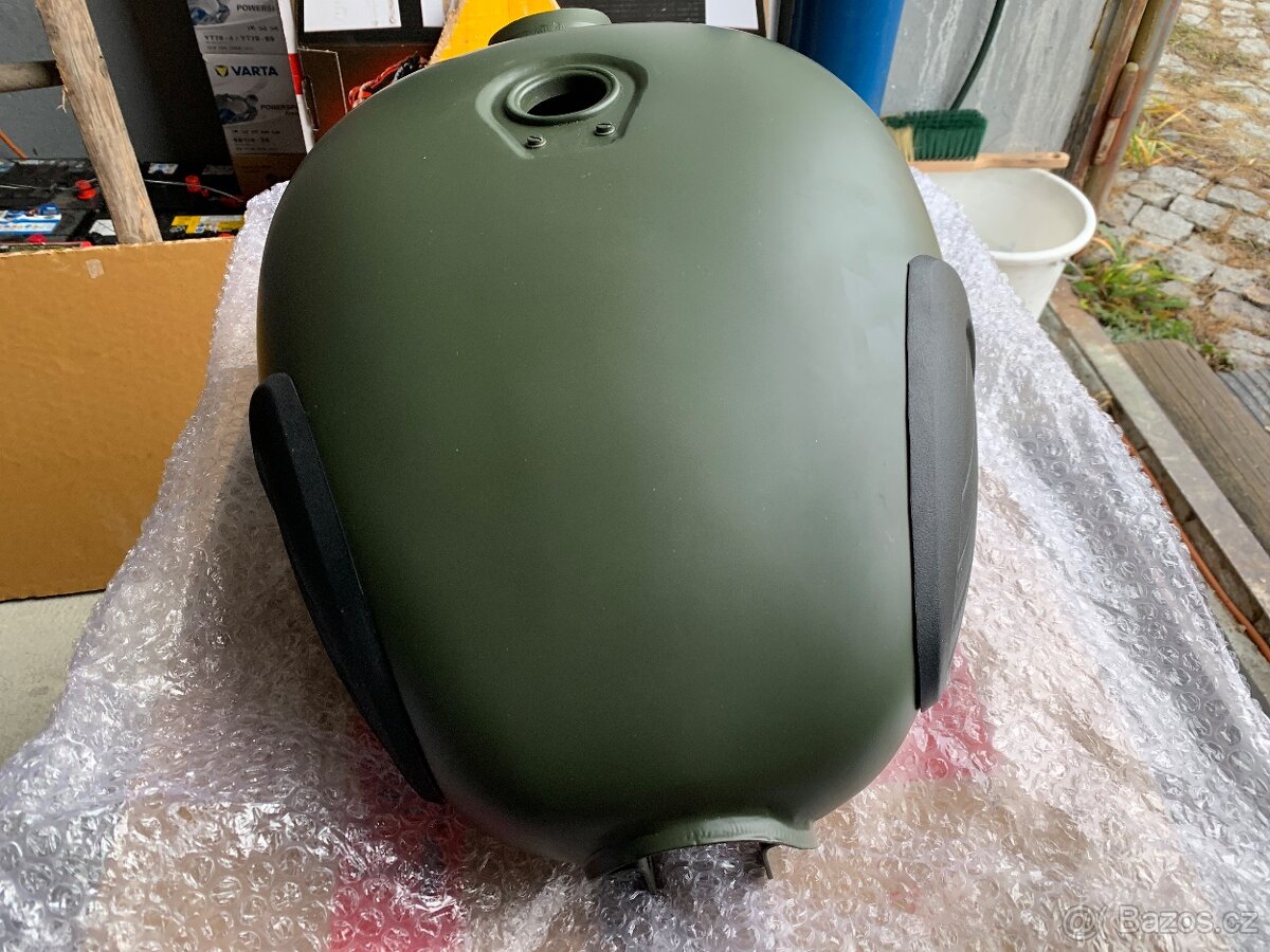 Royal Enfield 500-nádrž - 4