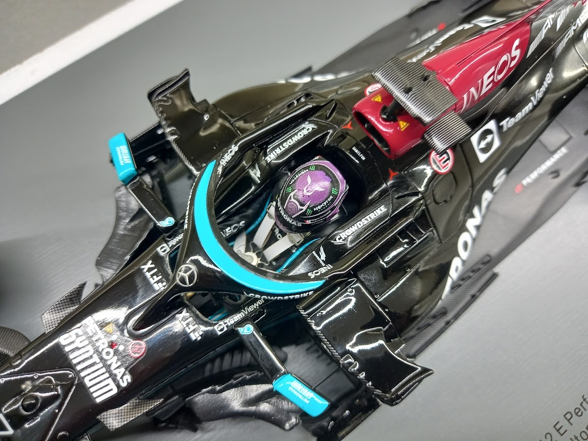 F1 MERCEDES W12 HAMILTON VÍTĚZ GP RUSKA 2021 SPARK 1:18 - 4