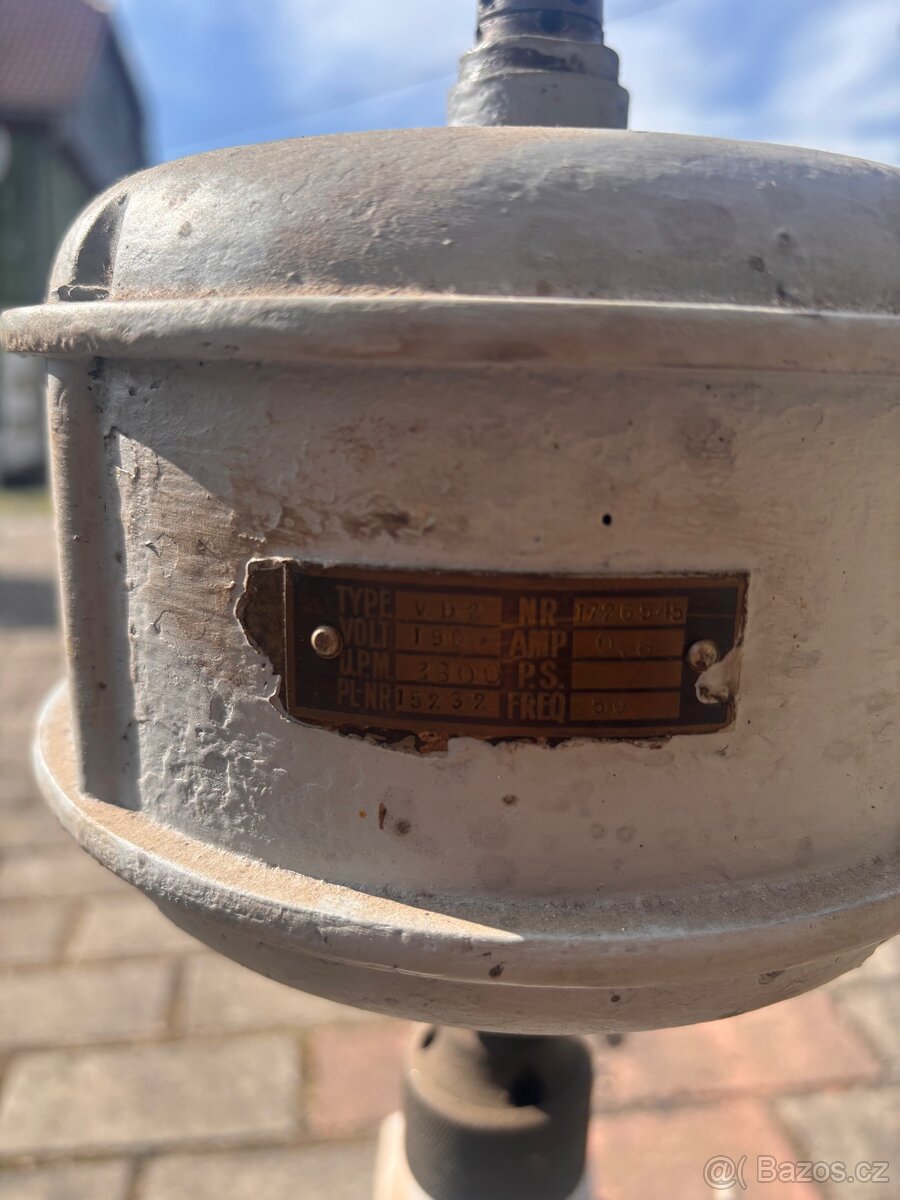 HISTORICKÁ VRTAČKA ( AEG ) - 4