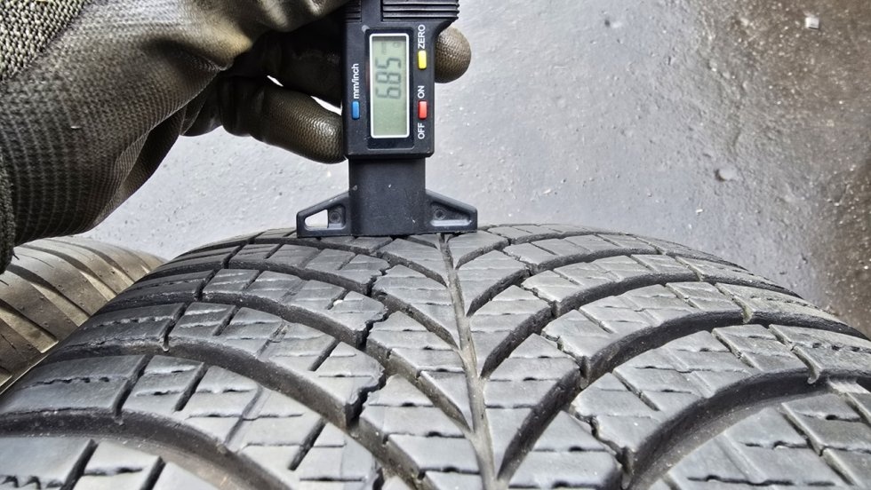 Celoroční pneu 225/55/18 Good Year - 4