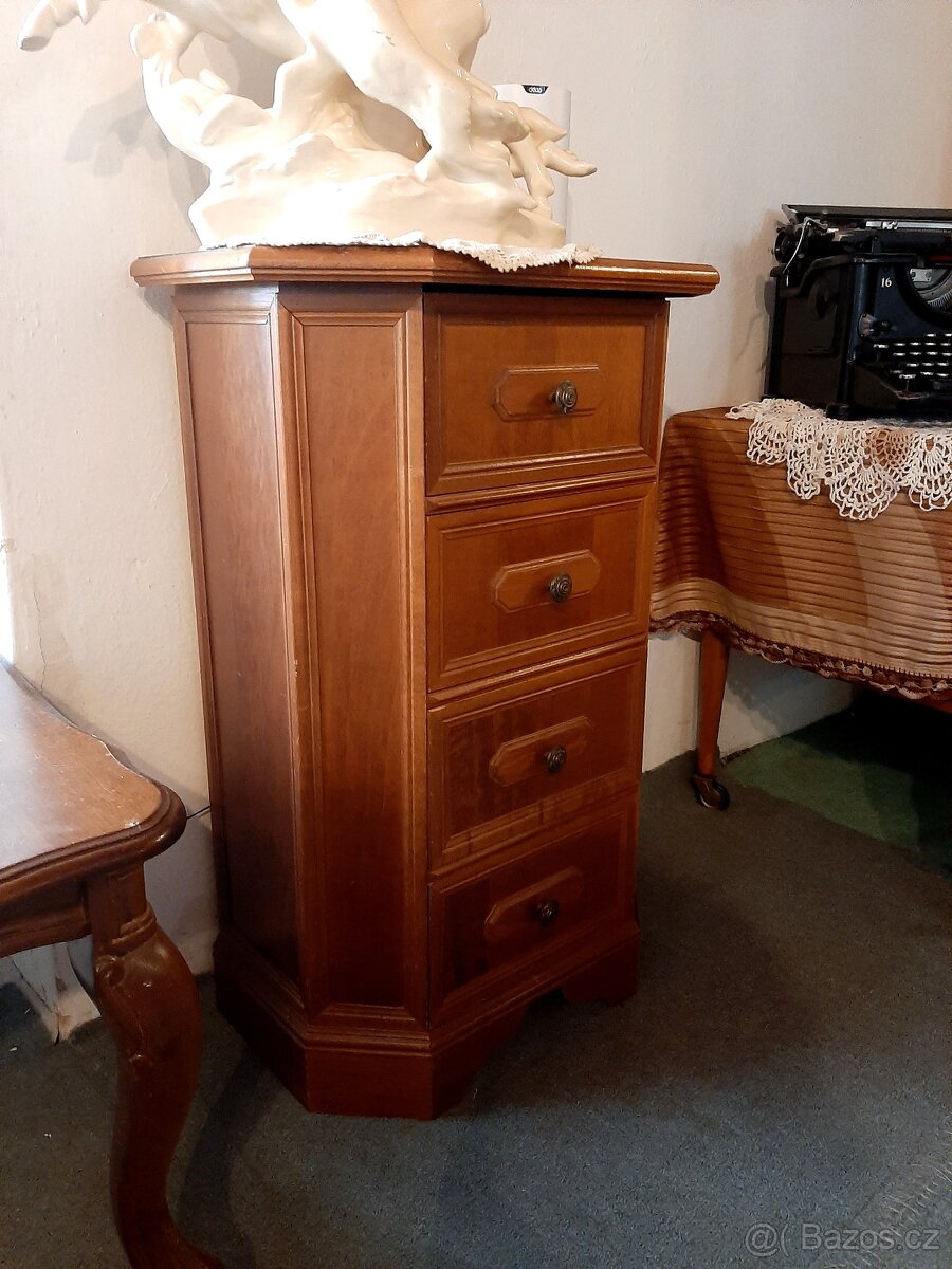 malá komoda 4x šuplík - 4