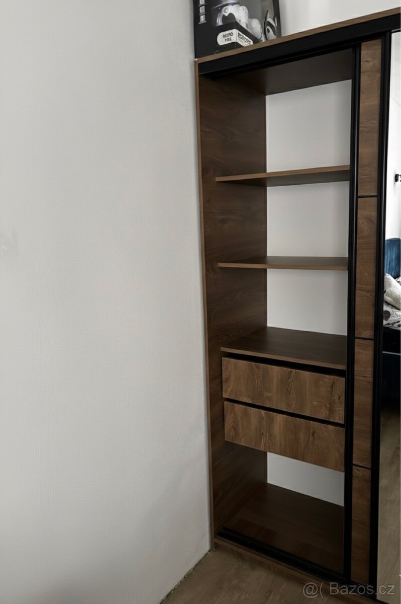 Šatní skříň - 4