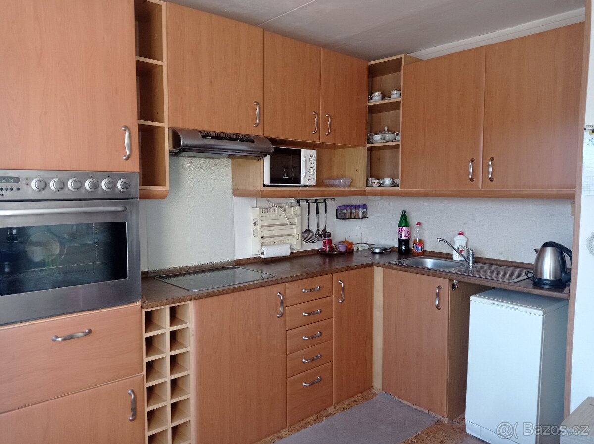 Kuchyňská linka- rekonstrukce bytu - 4