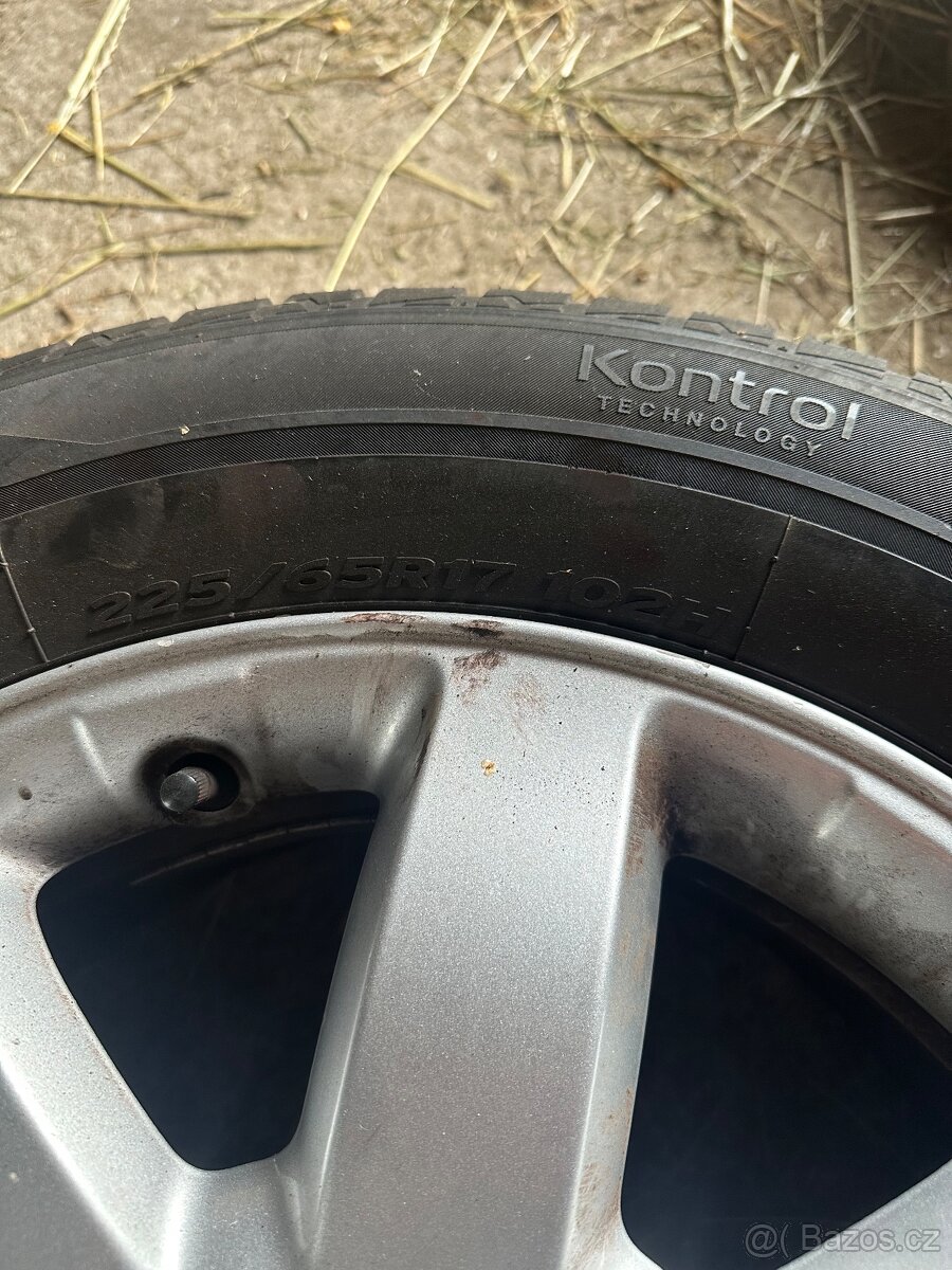 225/65R17 - 4
