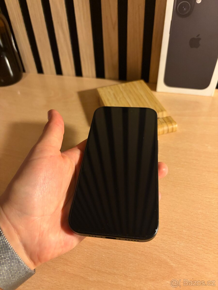 Iphone 16 černý - 4