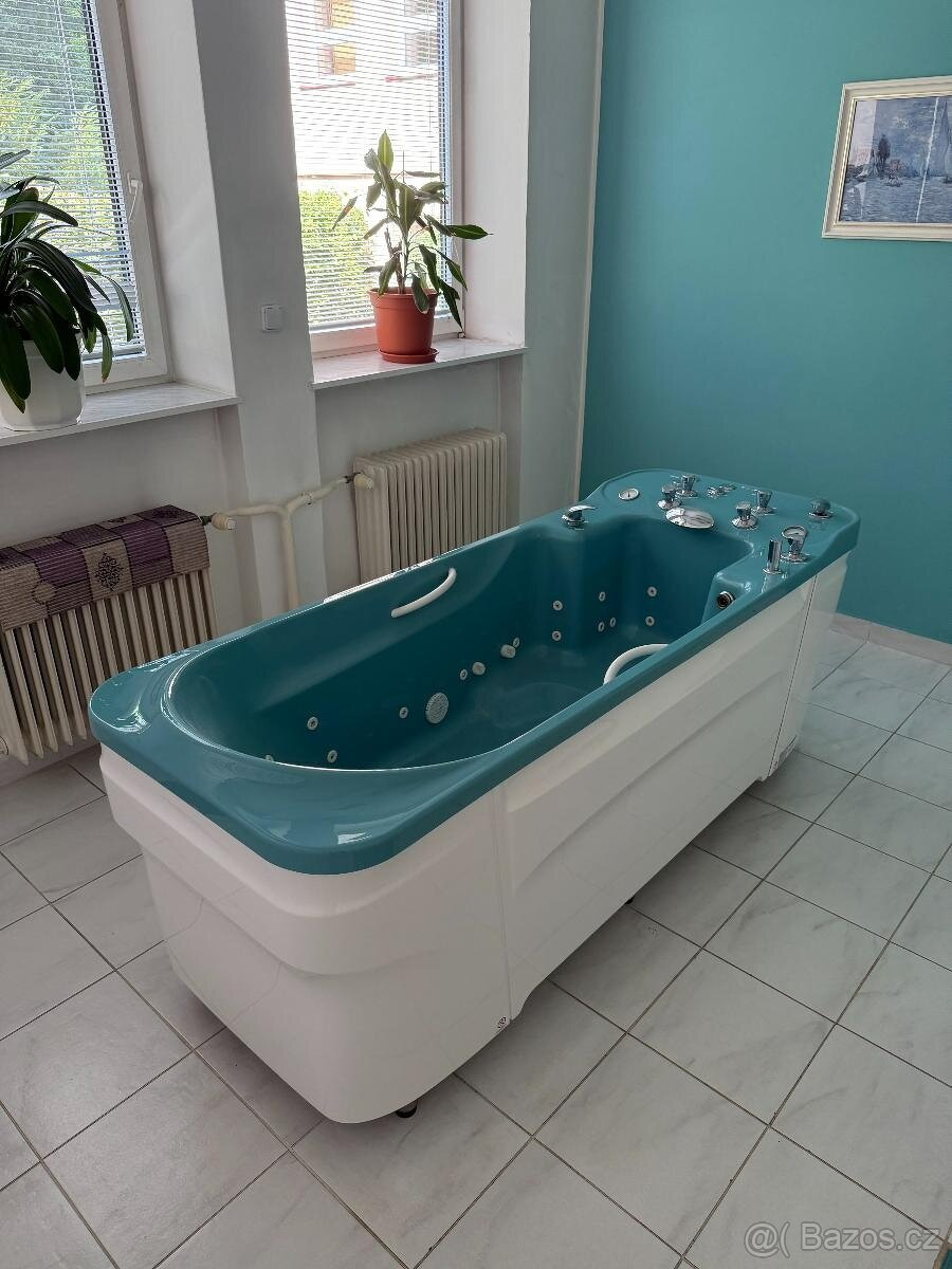 Vířivá vana Madisson Aquadelicia Mini III - 4