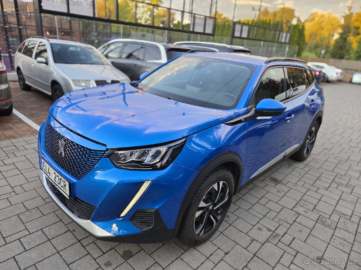 ZÁNOVNÍ PEUGEOT e2008 ALLURE 100kw naj.15.900km SoH 95% - 4