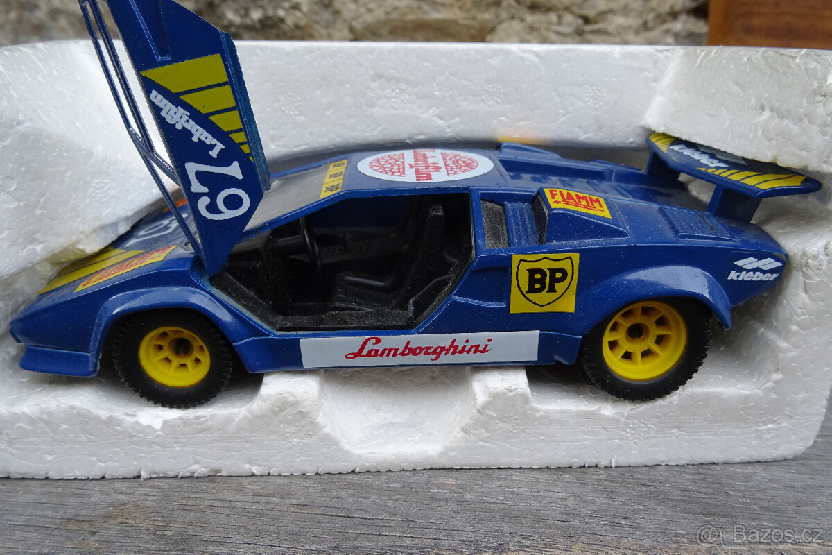 Lamborghini COUNTACH - 4