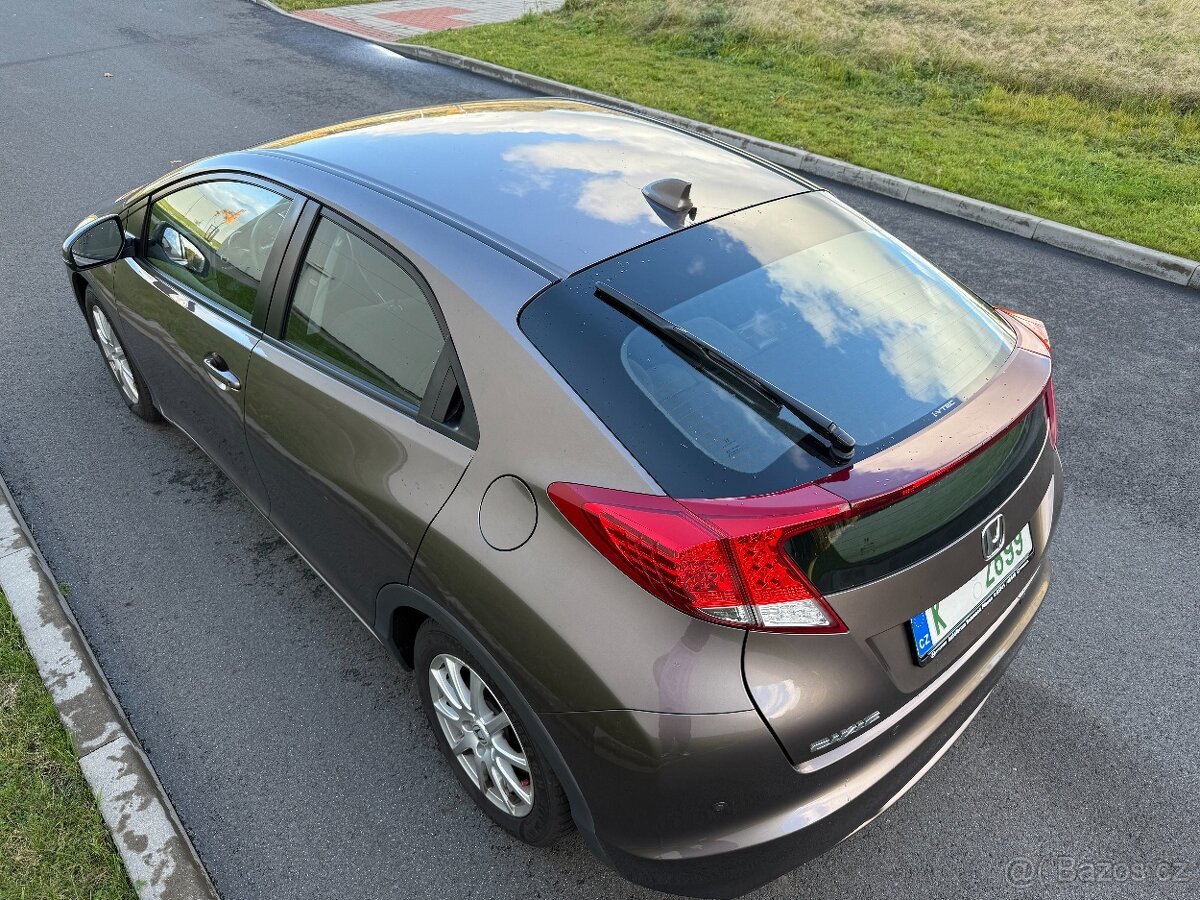 Honda Civic 1.8 i-VTEC 104 kW, jen 116.540 km, rok 2012 - 4