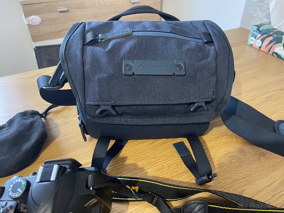 Nikon 3200 + dva objektivy + brašna + stativ - 4