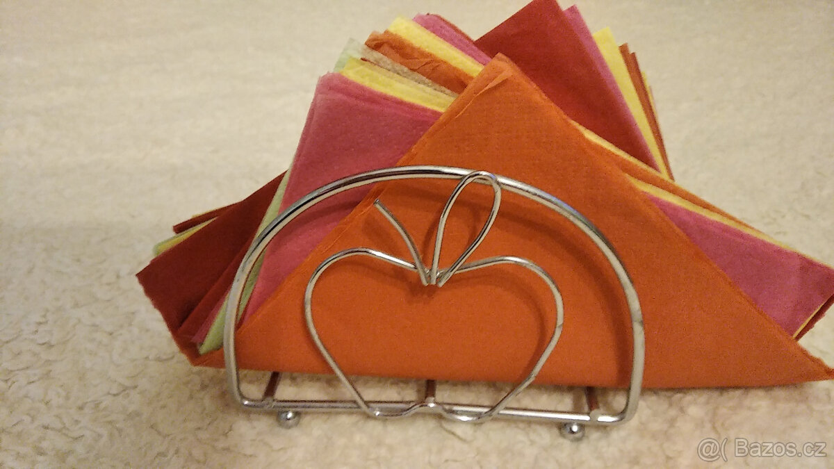 nádobí; příbory; termoska, váza,koš, smetáček - 4