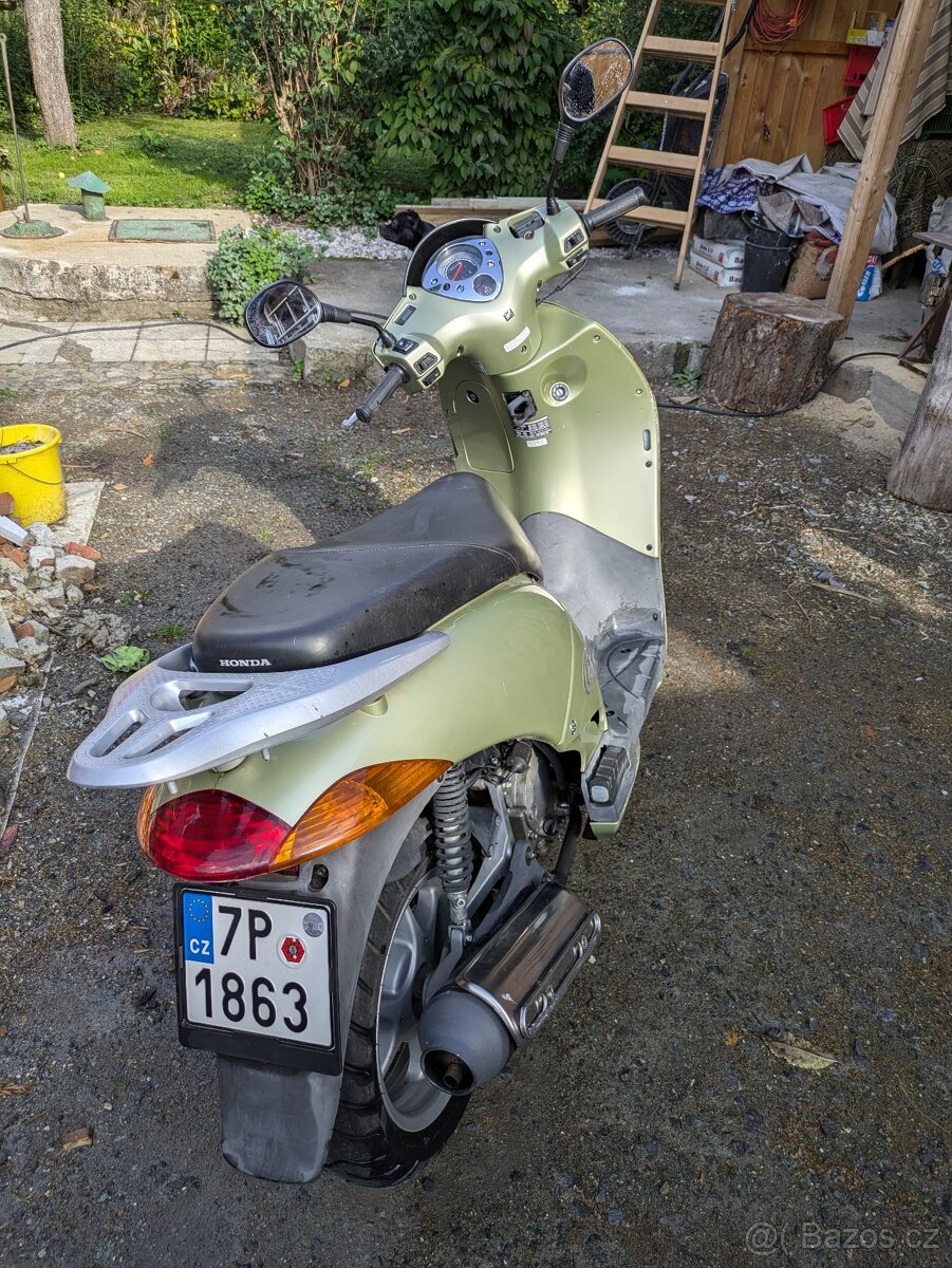 stylový retro skútr Honda @125 s výkonem 11 kW - 14000km - 4