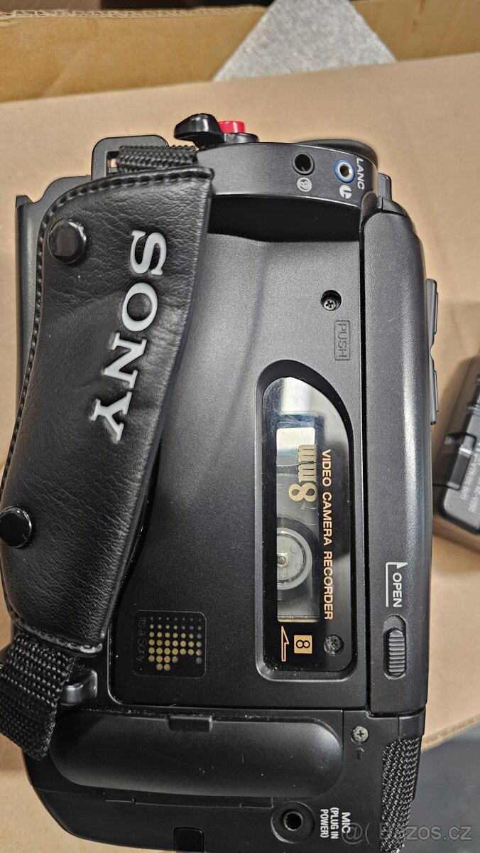 Sony Handycam Video8 CCD TR565E - 4