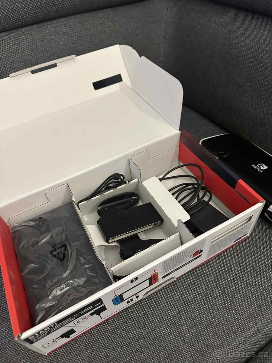 Nintendo switch V2 + příslušenství + hra - 4