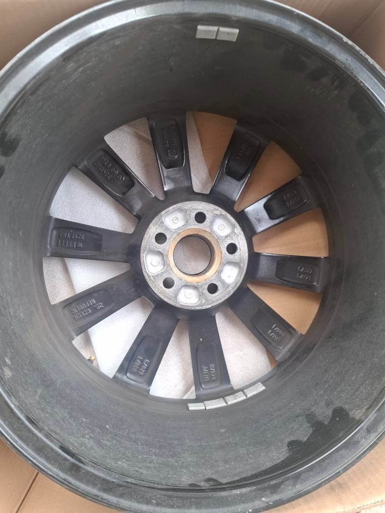 Prodám poškozený alu disk Savio 17 - 4