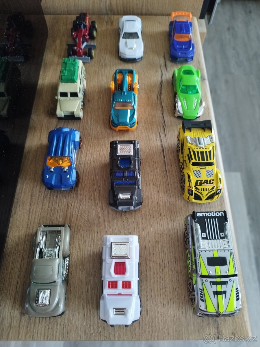 Autíčka Metal Machines+Matchbox - 4