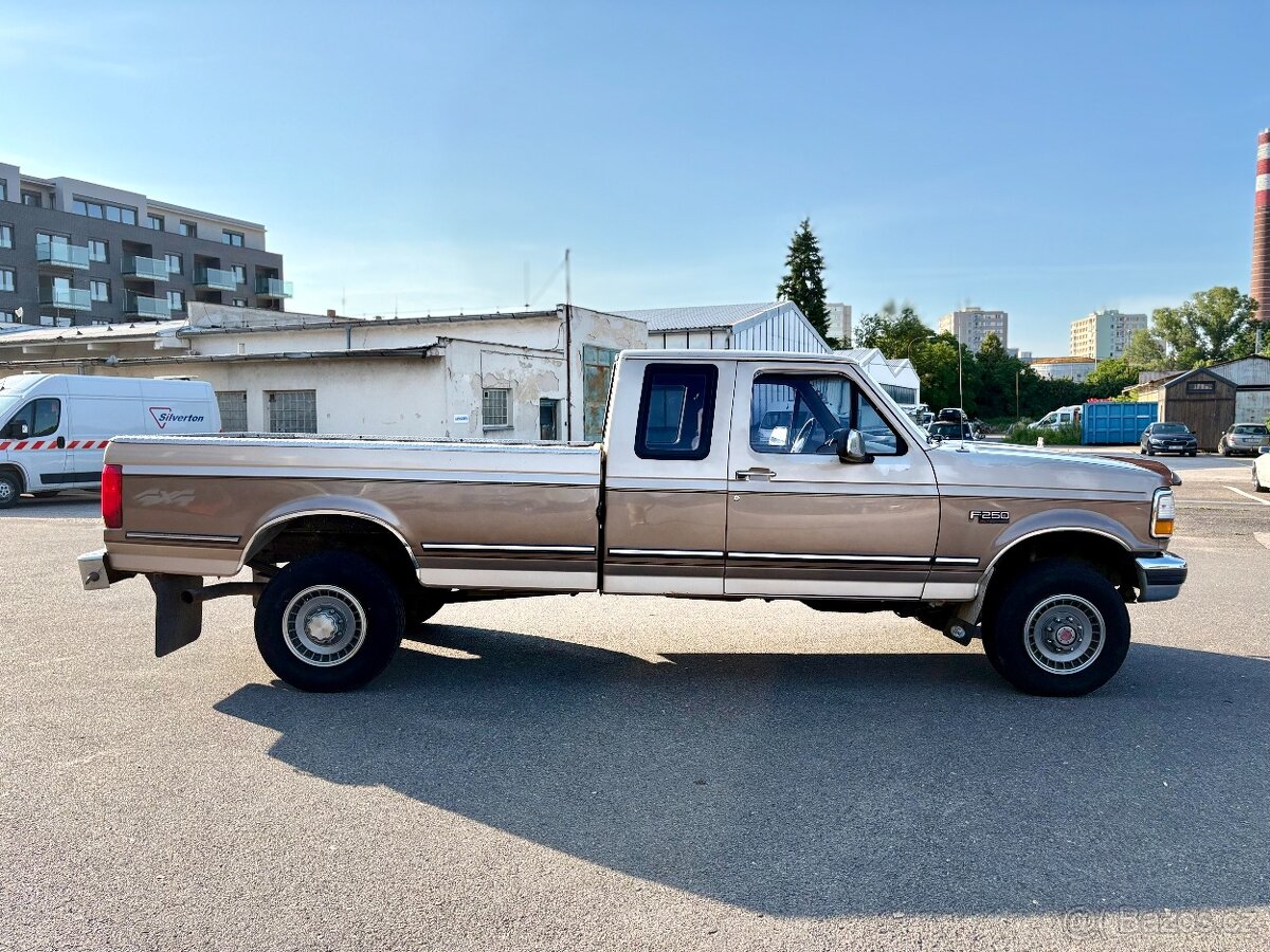 1992 Ford F-250 XLT | 4x4 | MANUÁL | 5.8 V8 | DPH
