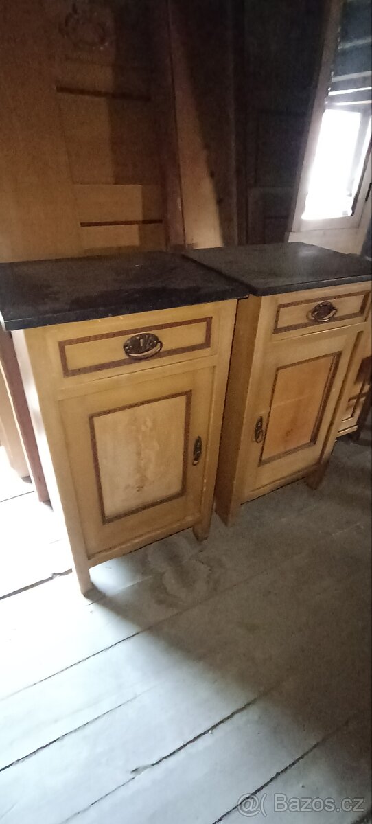 Starožitná celodřevěná ložnice - 4