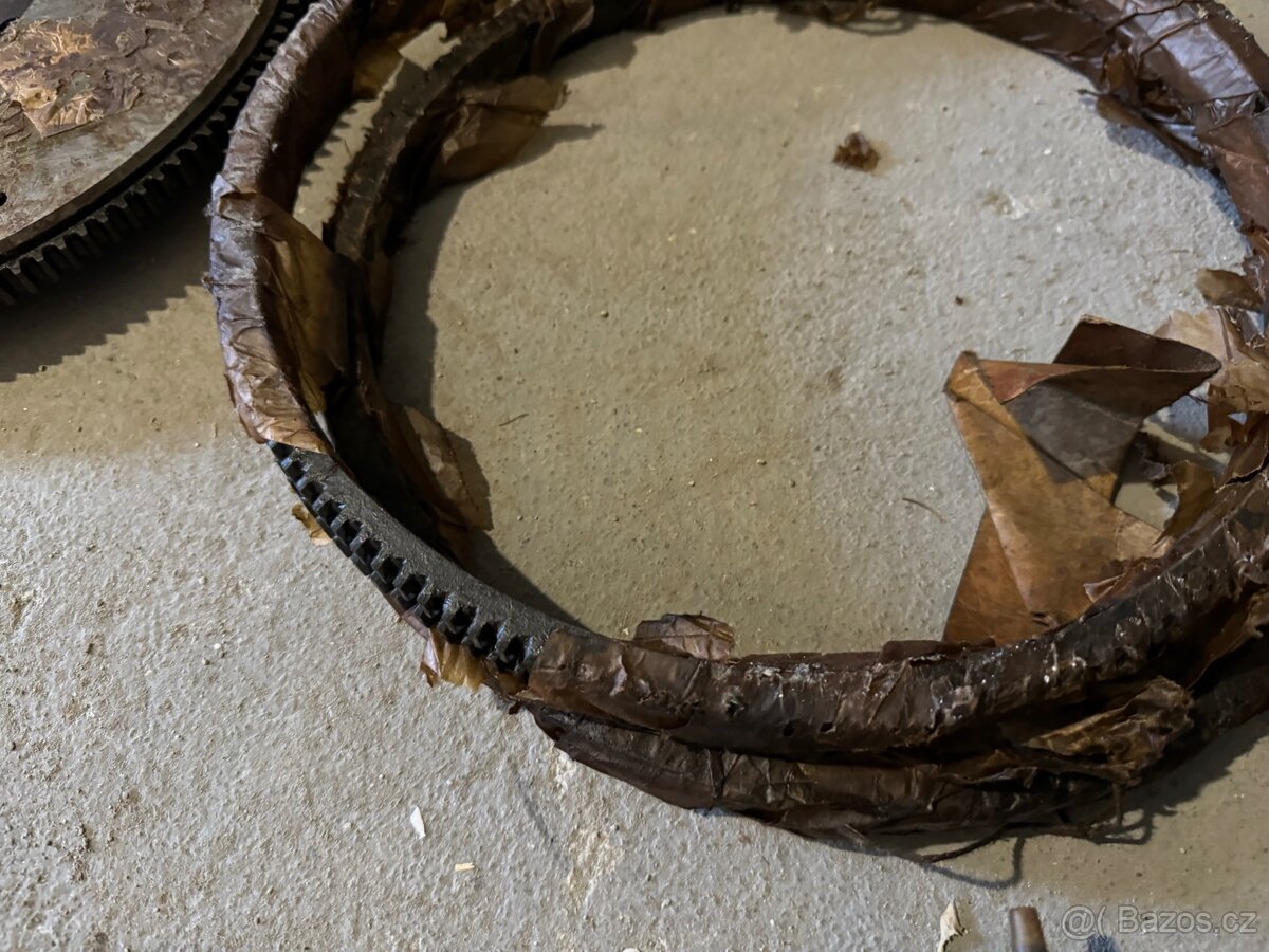 Volha Gaz 24, nový originální kompletní setrvák, i věnec - 4