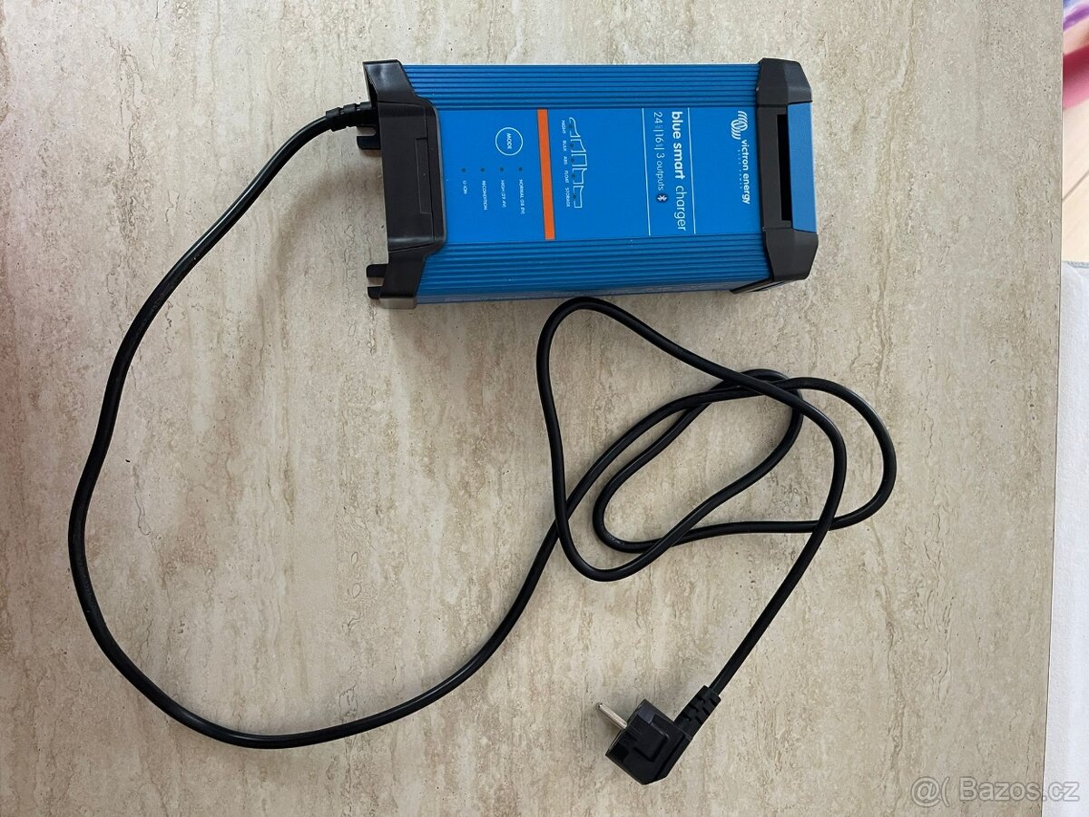 Victron BlueSmart IP22 nabíječka baterií 24V/16A + balancer - 4