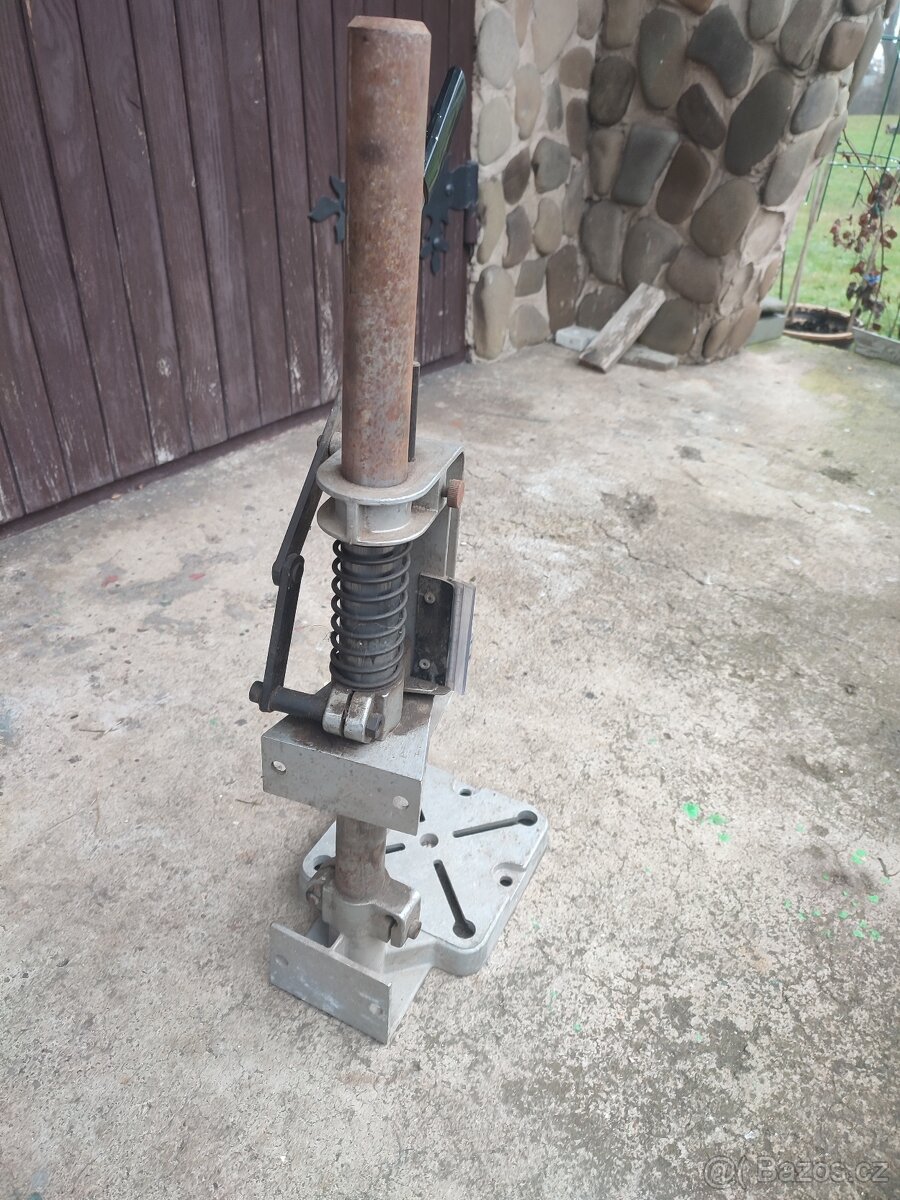 Stojan na vrtačku SU2 - 4