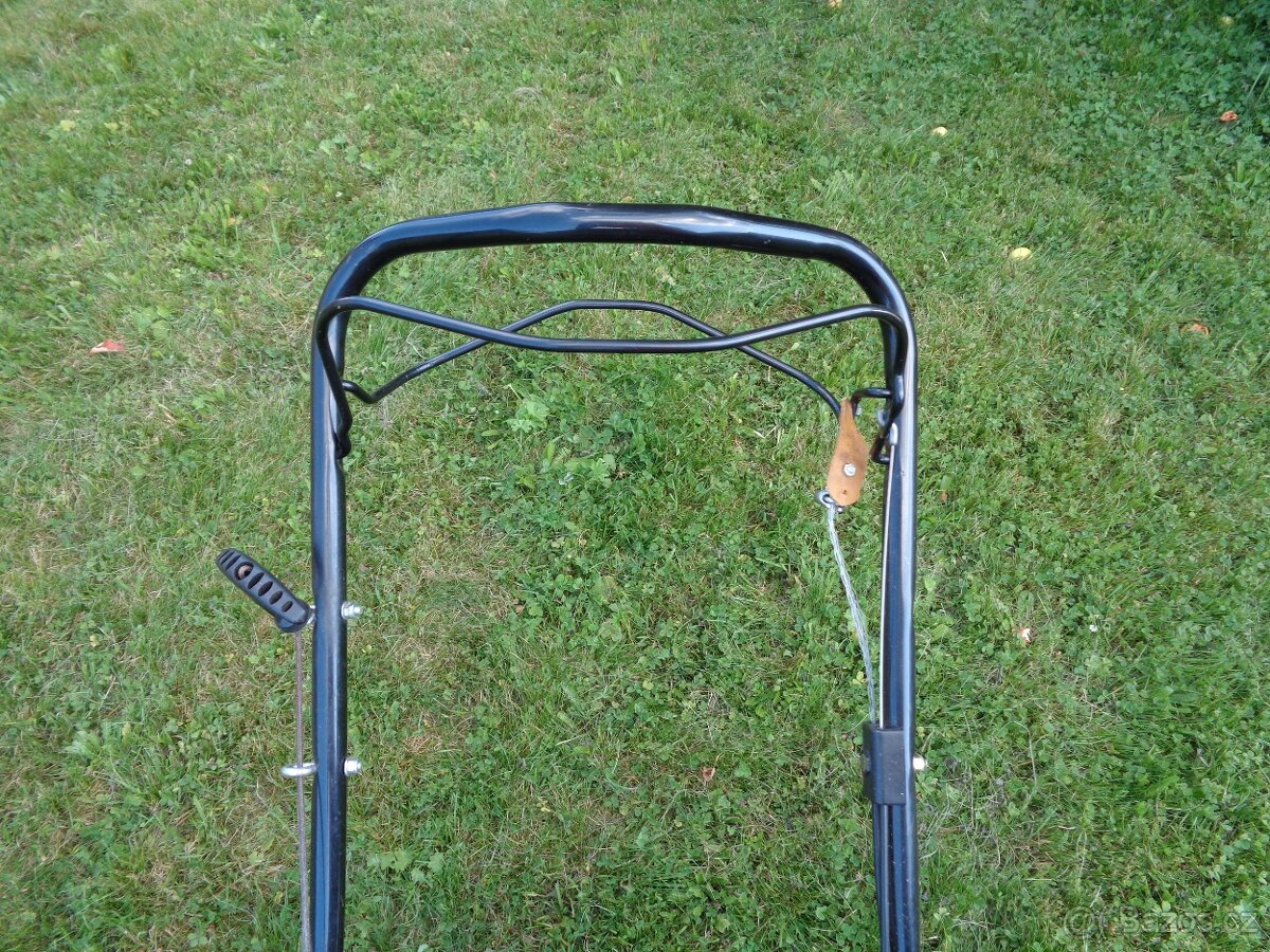 Benzínová sekačka s pojezdem MTD záběr 46 cm - 4