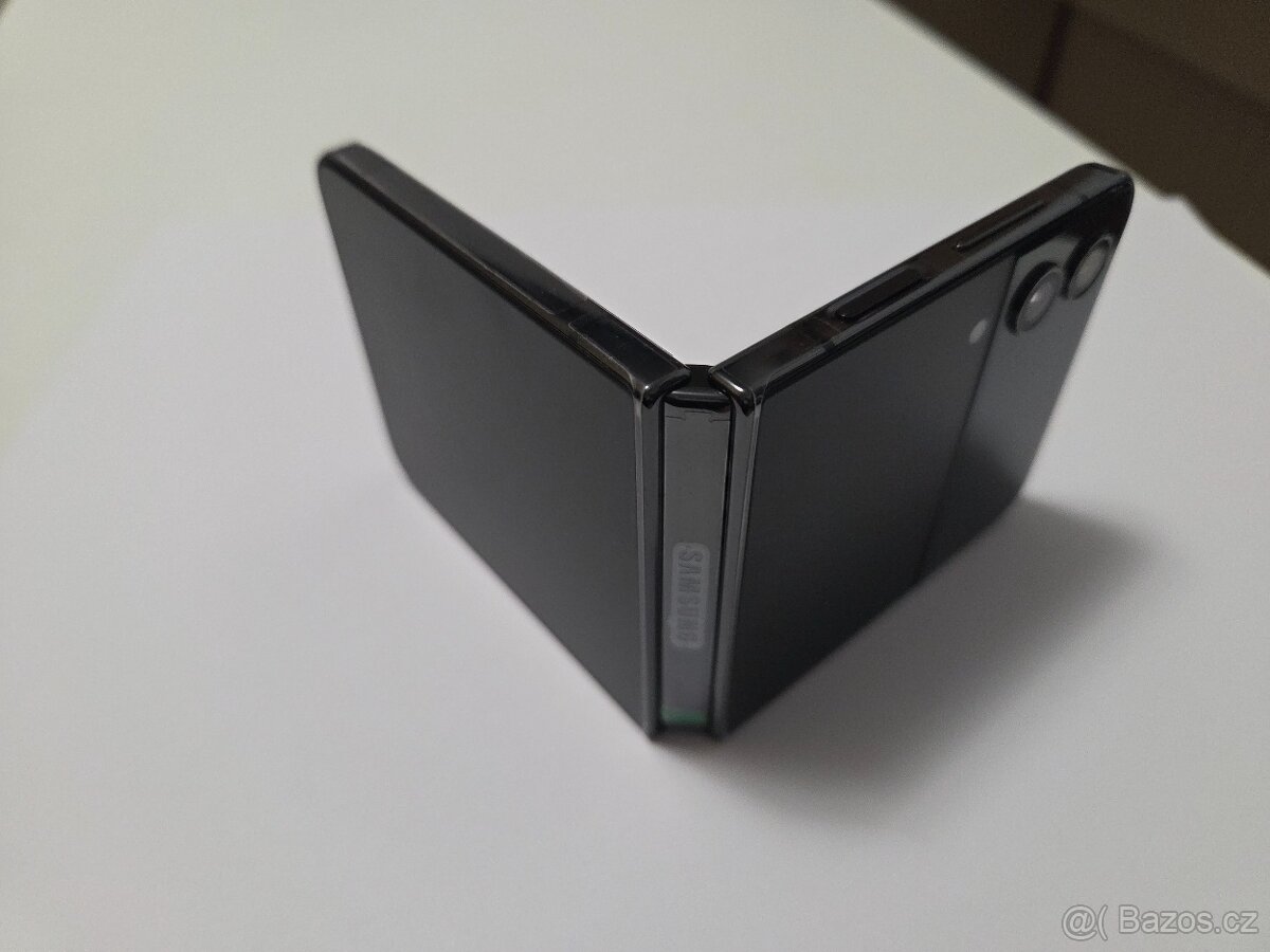 Prodám Samsung Galaxy Z Flip 4 5G 512 GB - 4