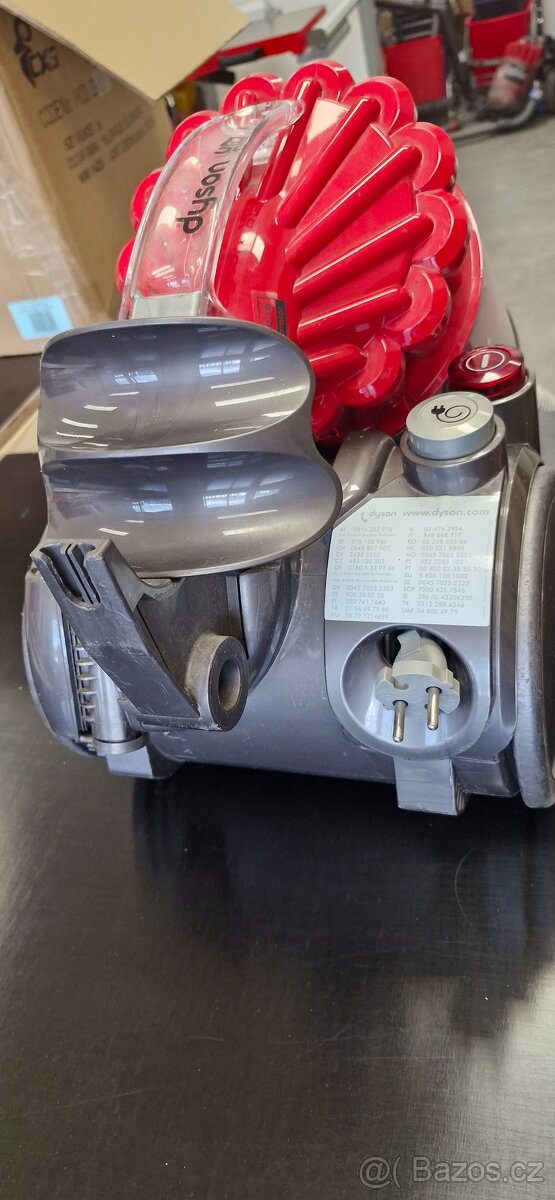 Dyson DC 32 Origin nemam k tomu kartáč - 4
