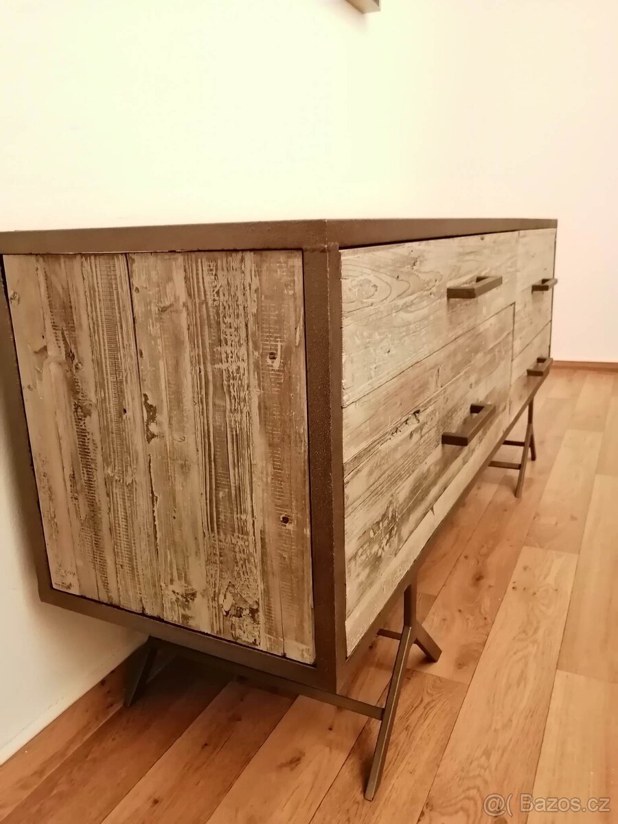 Nová industriální designová vitrína - 4